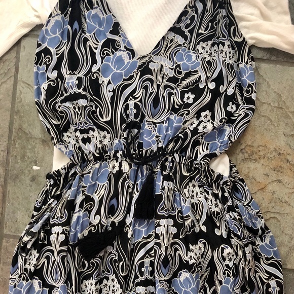 SIDE CUT OUT MAXI DRESS - Picture 5 of 8